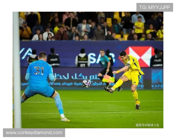 全球足球巨星风采汇聚展现传奇与荣耀之路