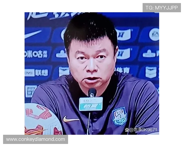 足球场上的调侃王者那些喜欢用嘲讽赢得比赛的明星球员们