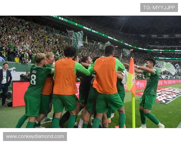 足球明星赛后狂欢舞动激情展现胜利喜悦与团队精神