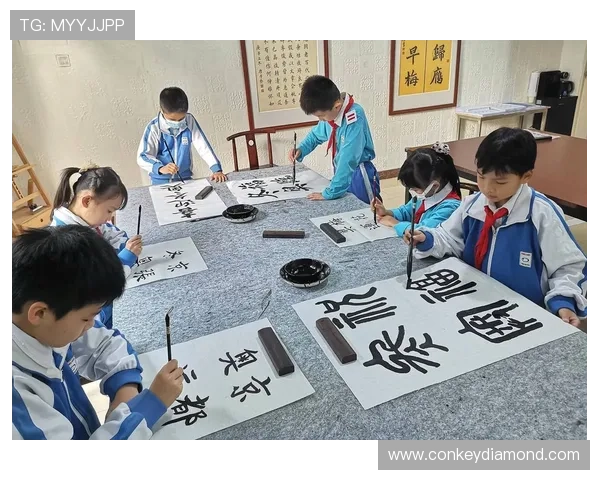 足球明星挥毫泼墨展才华书写人生书法与足球的完美结合之旅 足球明星挥毫泼墨展才华书写人生书法与足球的完美结合之旅