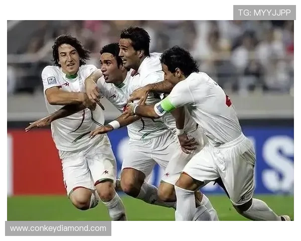 伊朗足球队惨败于日本明星球员的精彩表现引发热议